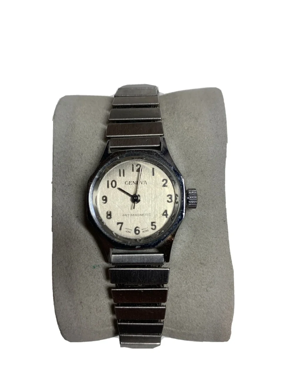 Vintage Womens Round Geneva Stretch Band Watch Silver Tone Stainless Steel
